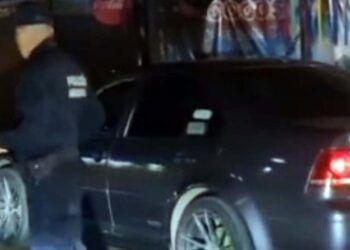 El conductor fue identificado como Jorge, conocido en la zona como “El Mudo”, de oficio hojalatero.