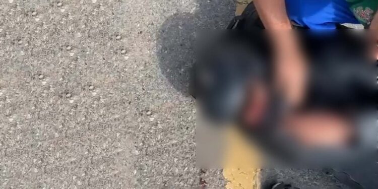 El joven motociclista tuvo varias lesiones de consideración.