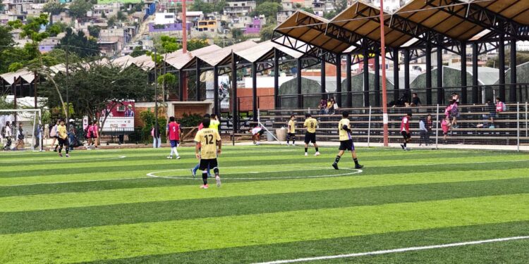 En el parque Primavera se realizó el futbol 6.