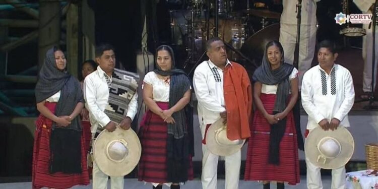 López Quero “dueño” de la delegación de  Mitla en Guelaguetza; amenaza a periodista