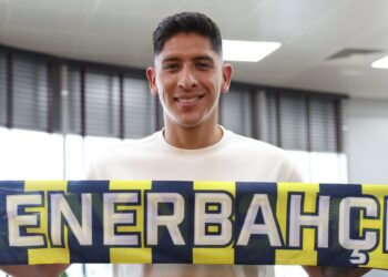 Edson Álvarez listo para firmar con el Fenerbahçe de Mourinho