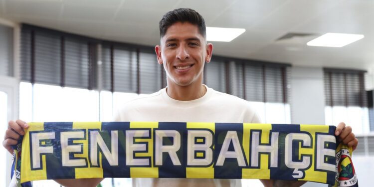 Edson Álvarez listo para firmar con el Fenerbahçe de Mourinho