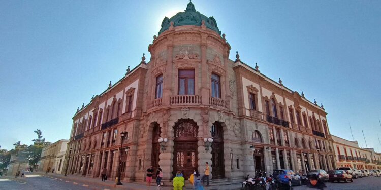 Foto: Lisbeth Mejía Reyes // El teatro Macedonio Alcalá tendrá un nuevo telón, el cual se develará este martes en una ceremonia.