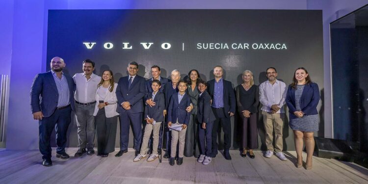 Directivos de Volvo Car México, junto a autoridades, encabezaron la inauguración.