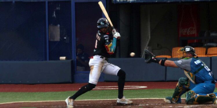 Fotos: Leobardo García Reyes // Guerreros de Oaxaca se alista para los Play Offs.