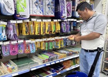 Foto: Archivo El Imparcial // Inicia la compra de los útiles escolares.