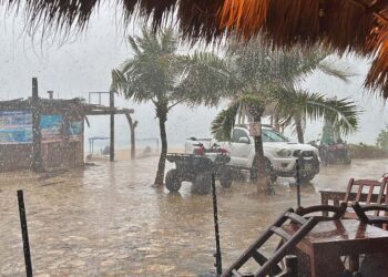 Foto: Jorge Luis Plata // Ivo tenía vientos máximos sostenidos de 65 km/h (40 mph).