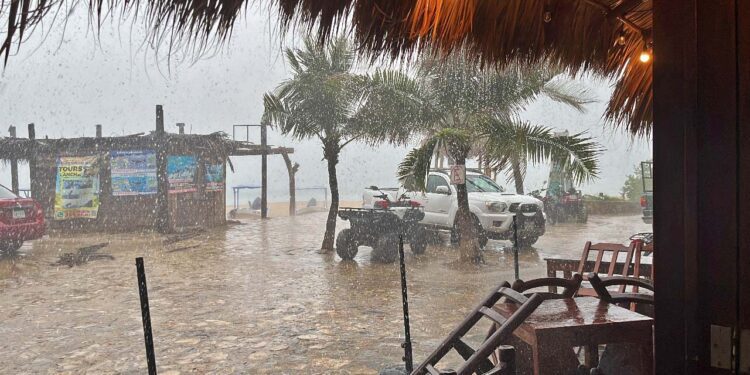Foto: Jorge Luis Plata // Ivo tenía vientos máximos sostenidos de 65 km/h (40 mph).
