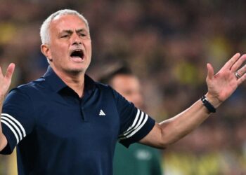 Edson Álvarez se queda sin técnico; Fenerbahçe despide a José Mourinho