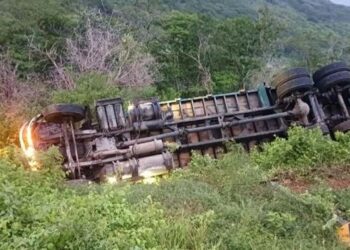 La unidad no obstruyó la circulación, por lo que el flujo vehicular en la zona continuó.