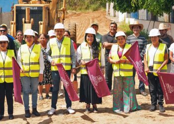 La edil Nancy Benítez estuvo acompañada por integrantes del Cabildo y representantes de las colonias de Xoxocotlán.