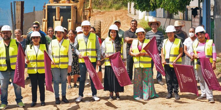 La edil Nancy Benítez estuvo acompañada por integrantes del Cabildo y representantes de las colonias de Xoxocotlán.