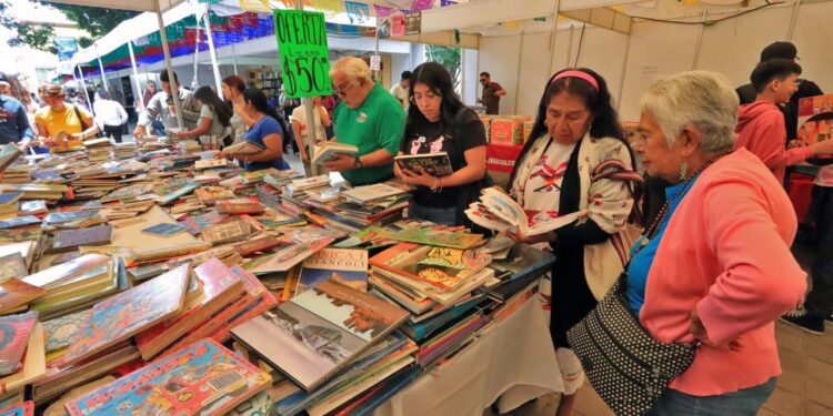 La Feria Intercultural ofrece espacios de venta de libros, talleres y actividades culturales.