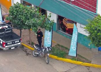 La parte afectada colaboró proporcionando las características de los responsables.