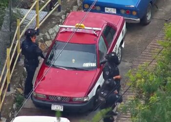 La unidad es un taxi del sitio Laodamia Reyes Etla.