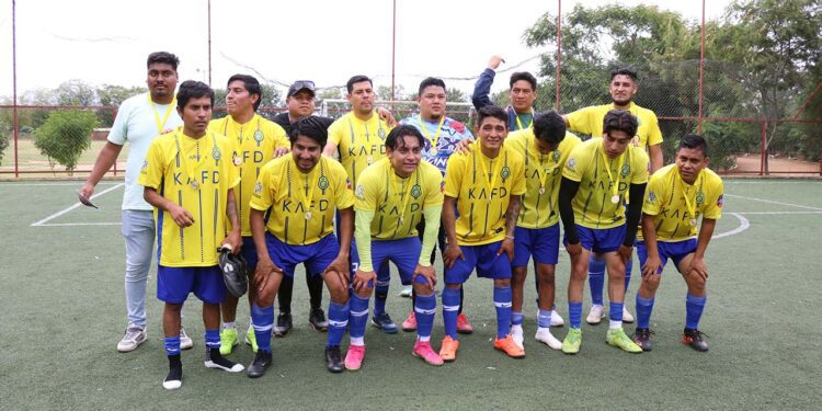 Fotos: Leobardo García Reyes // Mamba Negra es el campeón de categoría Libre del futbol 7 de Ocotlán de Morelos.