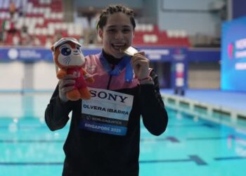 Osmar Olvera vuela alto: oro histórico en trampolín de 3 m en Singapur 2025