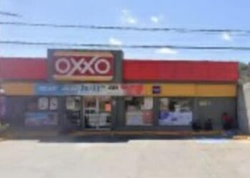 Asalto armado en Oxxo de la costera termina sin detenidos; ladrón escapa en autobús