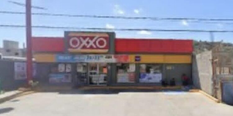 Asalto armado en Oxxo de la costera termina sin detenidos; ladrón escapa en autobús