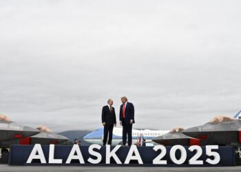 Tierra por paz, amaga Trump a Ucrania tras encuentro con Putin