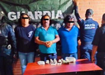 Un operativo terminó con la detención de tres hombres y el aseguramiento de drogas.