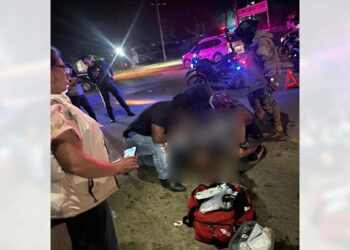 Una mujer fue atropellada cuando viajaba en moto.