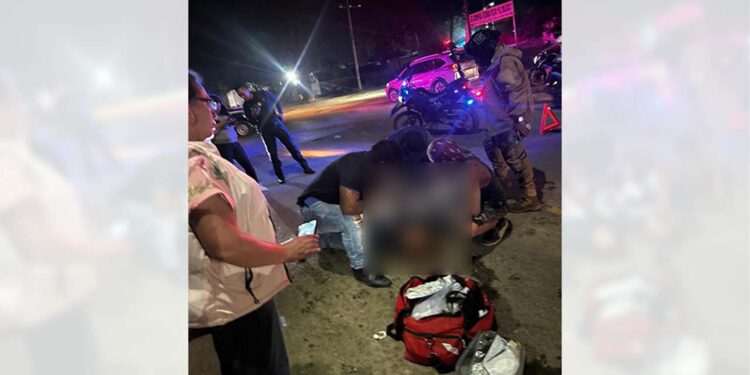 Una mujer fue atropellada cuando viajaba en moto.