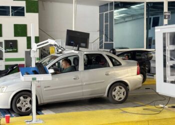 En la revisión se busca que las unidades no rebasen los límites máximos permisibles de emisión de gases contaminantes.
