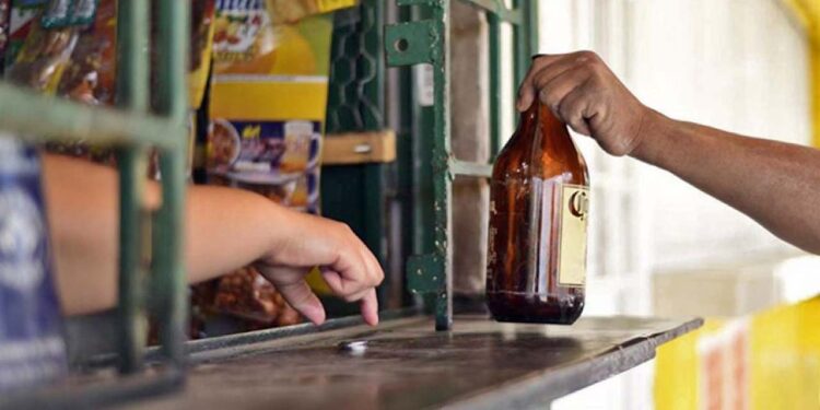 Foto: ilustrativa // El gasto corriente monetario promedio trimestral en Oaxaca es de 563 pesos en bebidas alcohólicas y no alcohólicas.