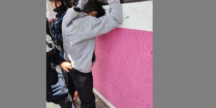 Detienen elementos de seguridad a masculino por robo a comercio
