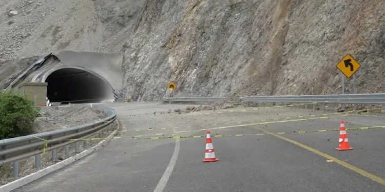 A 51 días, carecen de fecha y obras para abrir la Mitla-Tehuantepec