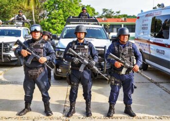 Toman Fiscalía y Defensa y policías control de seguridad en Pinotepa Nacional