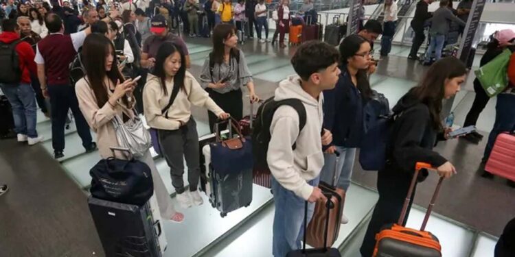 Cancelan 15 vuelos Oaxaca-CdMx en 3 días por lluvias y caos en la capital del país