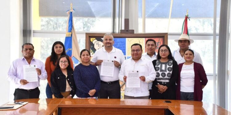 UABJO: Vinculación local y global para construir a la sociedad