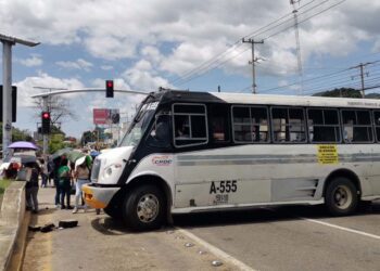 Tras cinco horas de bloqueo sobre la Carretera Federal 190, los manifestantes acordaron asistir a una mesa de diálogo.