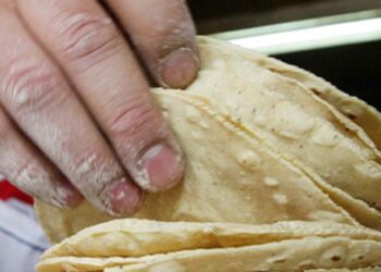 Sube tortilla 2 pesos en Valle de México.