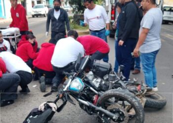 Fuerte accidente en Avenida Heroico Colegio Militar deja a un joven en estado crítico