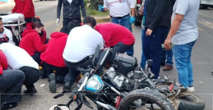 Fuerte accidente en Avenida Heroico Colegio Militar deja a un joven en estado crítico