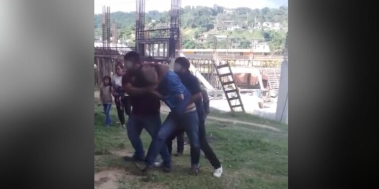 Arrastran a adulto mayor en Juquila Mixes; denuncian abuso de poder