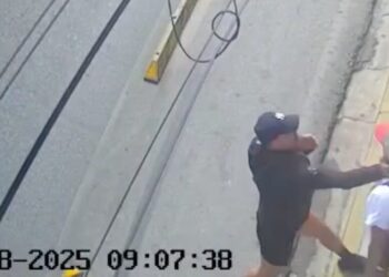 ¡Redes lo identifican, autoridades aún lo buscan! Ciclista golpeador de peatón en Oaxaca