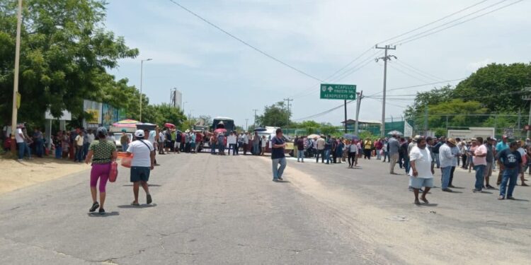Sin apoyos y con la tierra muerta: bloqueos en la costa por abandono al campo