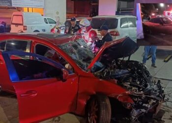 ¡Persecución termina en caos! Choque múltiple deja tres heridos en calzada Niños Héroes