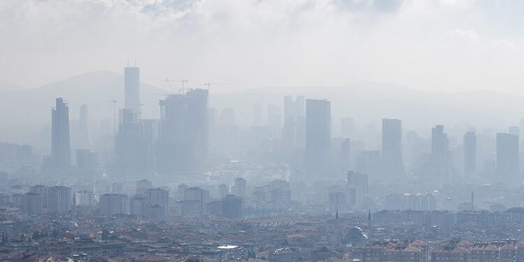 Respirar aire contaminado acelera el deterioro del cerebro