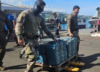 ¡Narcosurcando el Pacífico! Francia decomisa 1.8 toneladas de droga en un velero procedente de México