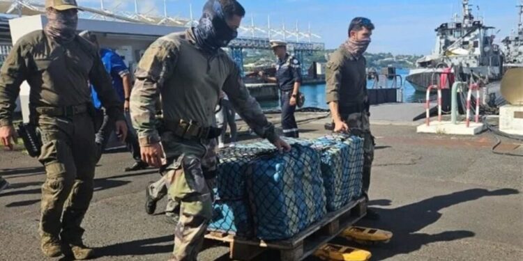 ¡Narcosurcando el Pacífico! Francia decomisa 1.8 toneladas de droga en un velero procedente de México