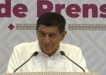 ¡Lujos bajo escrutinio! Gobernador de Oaxaca niega uso de camioneta opulenta en reunión con Sheinbaum