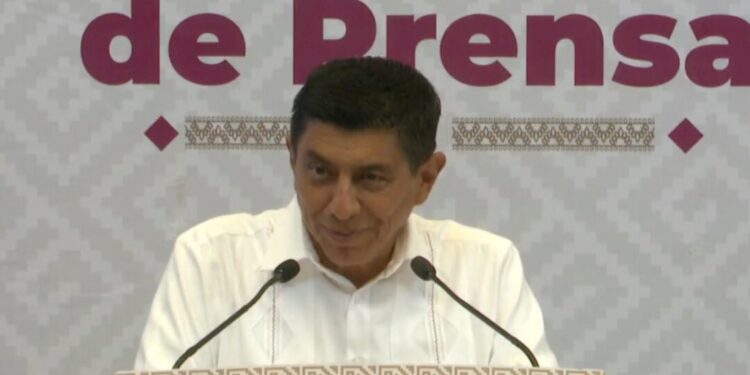 ¡Lujos bajo escrutinio! Gobernador de Oaxaca niega uso de camioneta opulenta en reunión con Sheinbaum