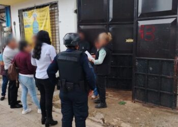 ¡Echan a patadas a familia de su casa! Cinco vinculados por violento despojo en San Francisco Telixtlahuaca