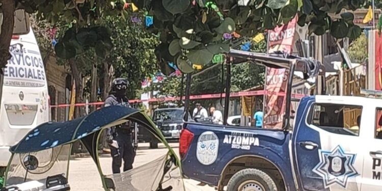 ¡Ejecutado en plena luz del día! Asesinan a balazos a conductor en Santa María Atzompa