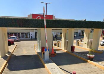 Foto: Google Maps // asta el momento se desconocer la aplicación de sanciones a estas plazas comerciales y tiendas por el cobro de los estacionamientos.